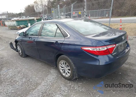 2016 Toyota Camry Le z USA, uszkodzony, nr VIN 4T1BF1FKXGU608760